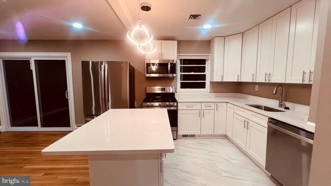 Building Photo - 14303 Chesterfield Dr