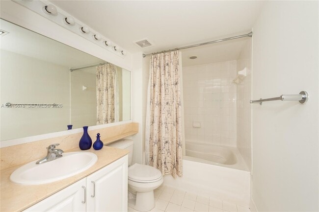Building Photo - 1155 Brickell Bay Dr