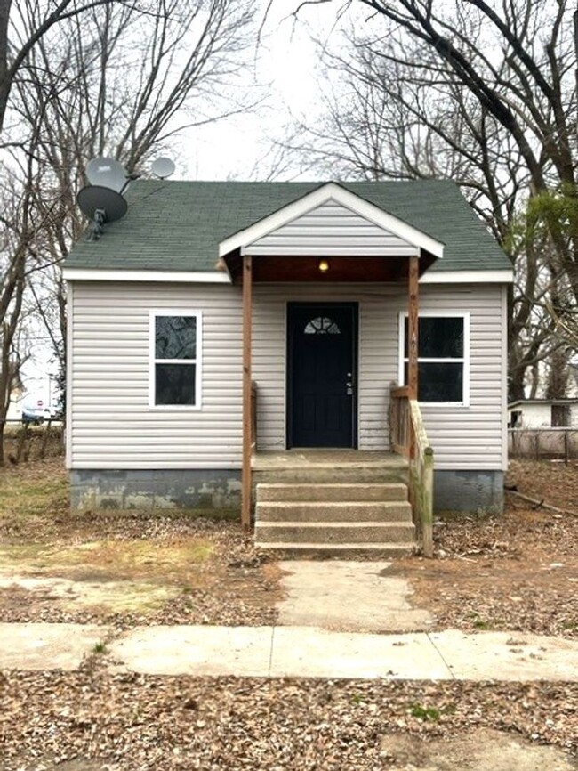 Primary Photo - 2 Bedroom 1 Bathroom in Elsberry, MO