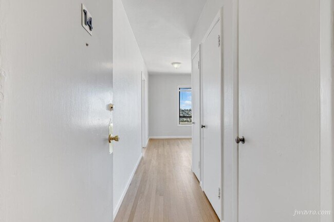 Building Photo - 80 Terra Vista Ave