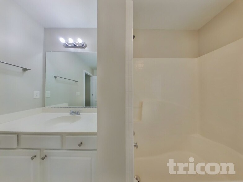 Building Photo - 3751 Lanier Dr