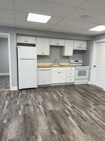 Building Photo - 211 Montowese St