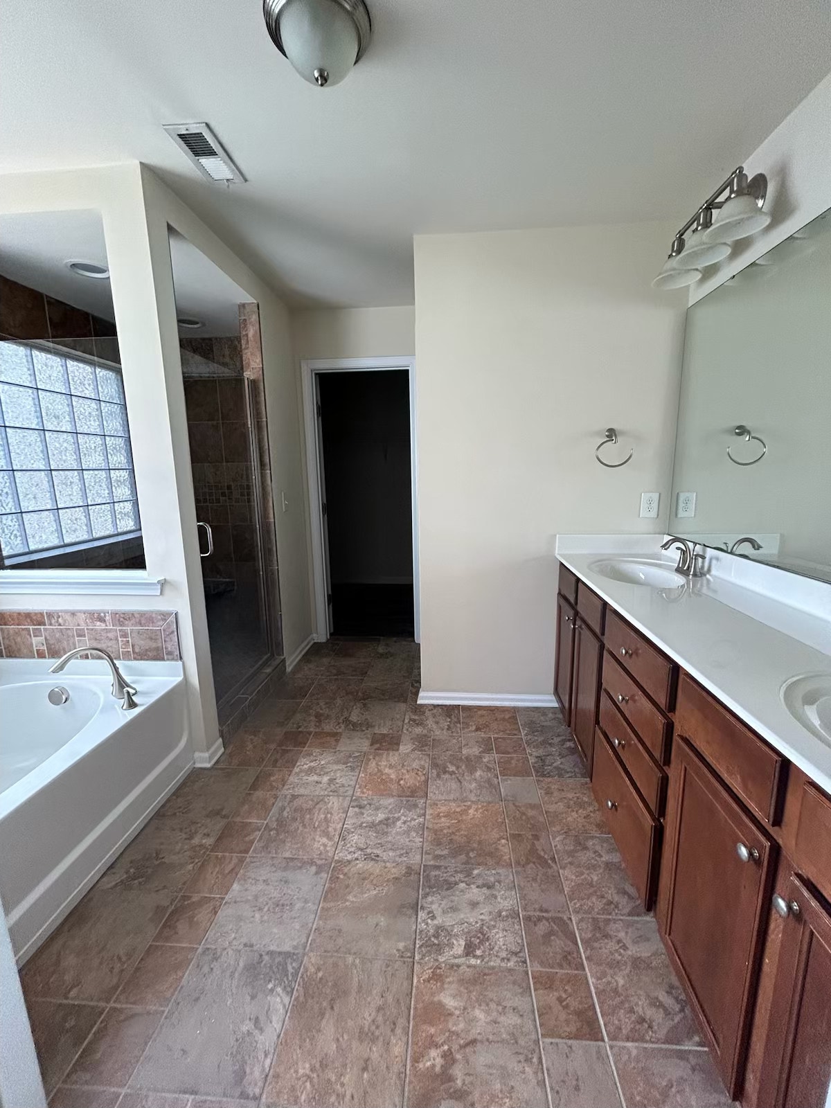Master bath - 725 Garden Square Ln