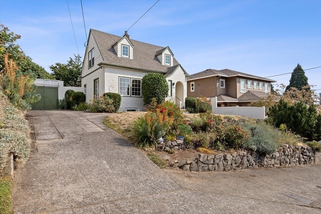 Building Photo - 7227 SE Hawthorne Blvd