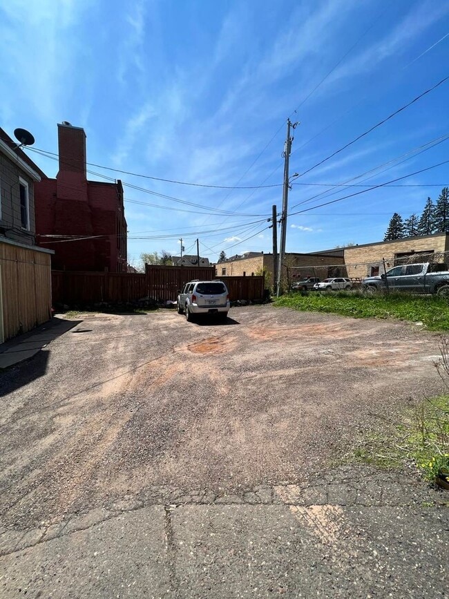 Building Photo - 1513 E Superior St