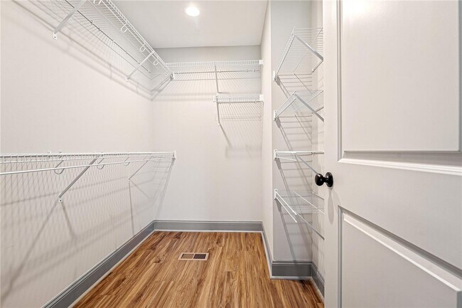 Building Photo - 300 Cottage Hl Ct