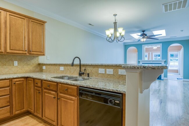 Building Photo - 3 Bedroom, 3 Bathroom Winston Salem Townhome