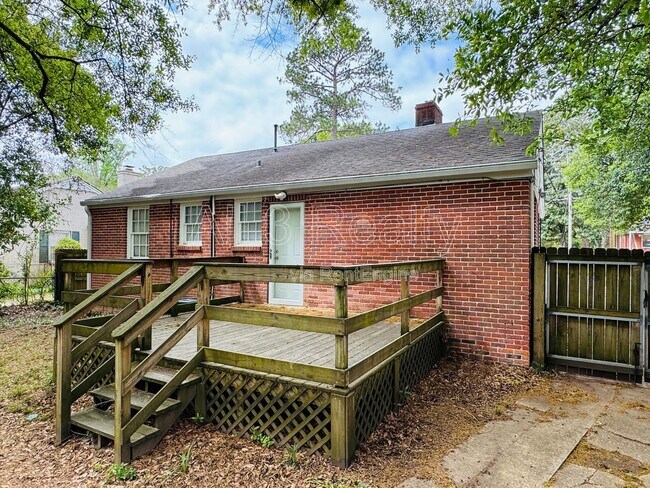 Building Photo - 301 Bradley Dr