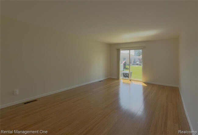 Building Photo - 11575 Lynhurst Dr