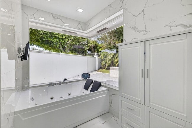 Building Photo - 2673 NW 64th Blvd