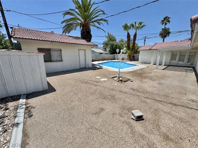 Building Photo - 2913 Colanthe Ave