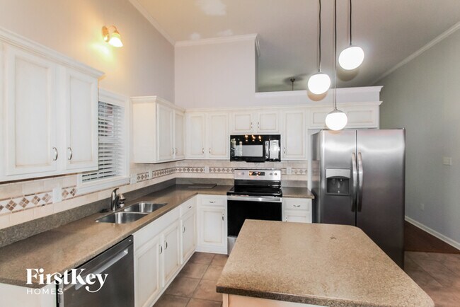 Building Photo - 8672 Eagle Dr