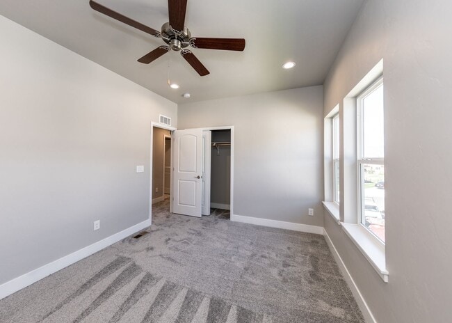 Building Photo - 5389 Sky Top Ln