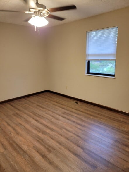 Building Photo - 32 Manor Dr