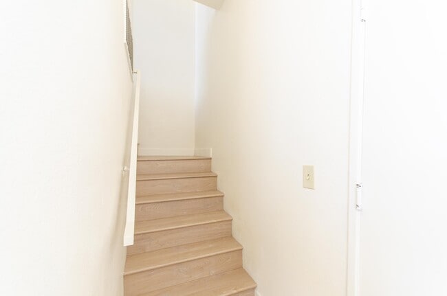 Building Photo - 321 S Berendo St