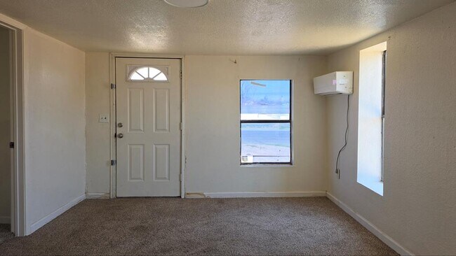 Building Photo - 617 Drury Ln