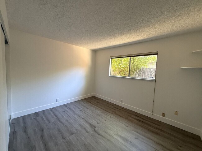 Building Photo - 2bd/2ba Rancho Cordova Updated Duplex With 1 Car Garage!