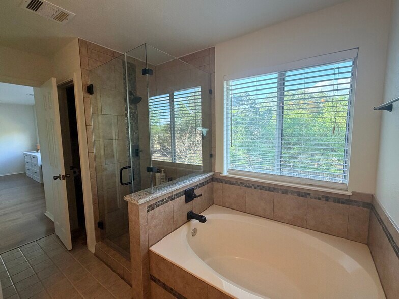 Building Photo - 8516 Hillrock Dr