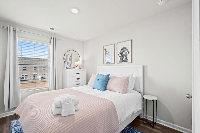 Building Photo - All Inclusive Seasonal Rental Available January 5-March 31st.