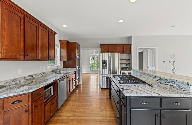 Building Photo - 2505 Eastway Dr