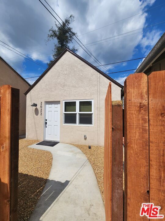 Building Photo - 2025 Addison Way