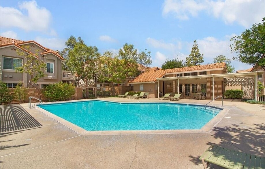 Building Photo - 28952 Canyon Lake Dr