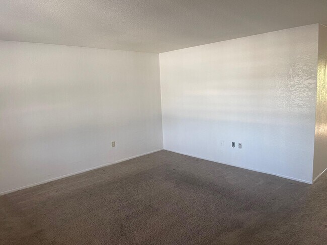 Building Photo - 2170 Knox McRae Dr