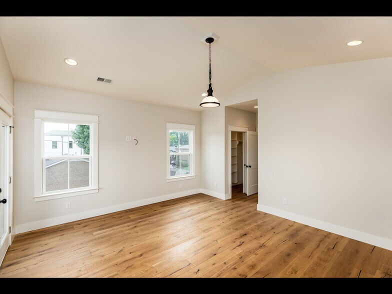 Building Photo - 1447 14th Ave S
