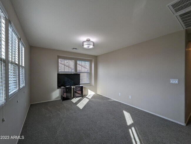 Building Photo - 1253 N 166th Ave