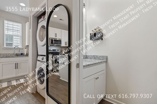 Building Photo - 3555 Ladybank Loop