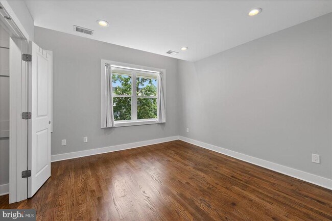 Building Photo - 1273 Oates St NE