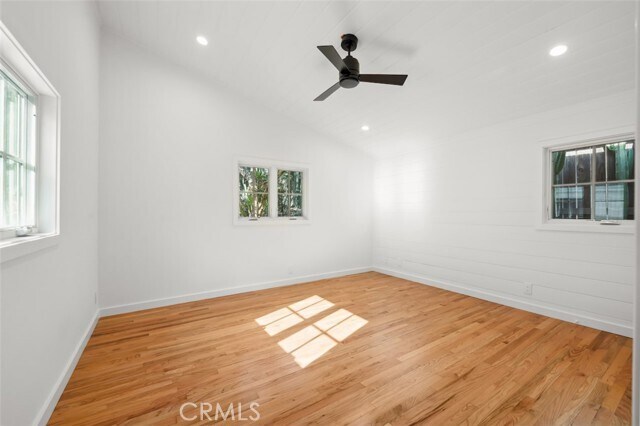 Building Photo - 2549 Beachwood Dr