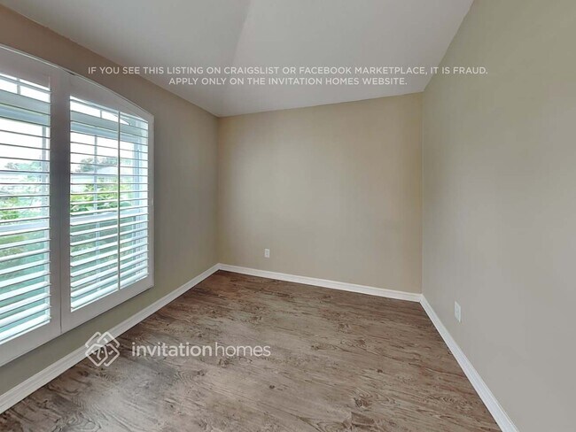 Building Photo - 5816 33rd Dr E