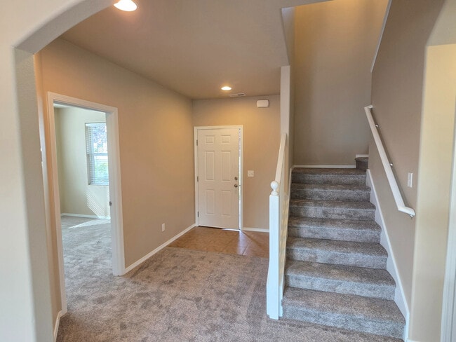 Building Photo - 2350 NW Hazelwood Ave