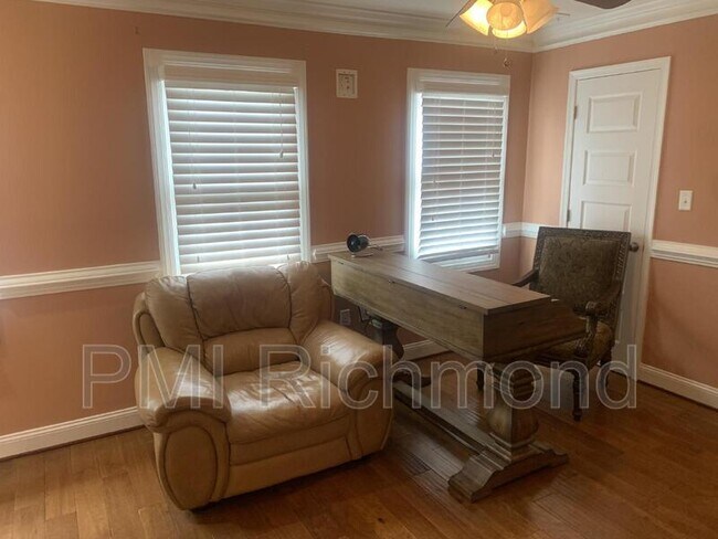 Building Photo - 2106 Cedar St