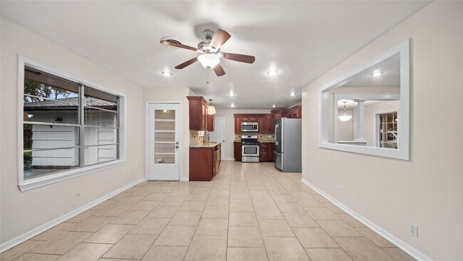 Building Photo - 9643 Val Verde St