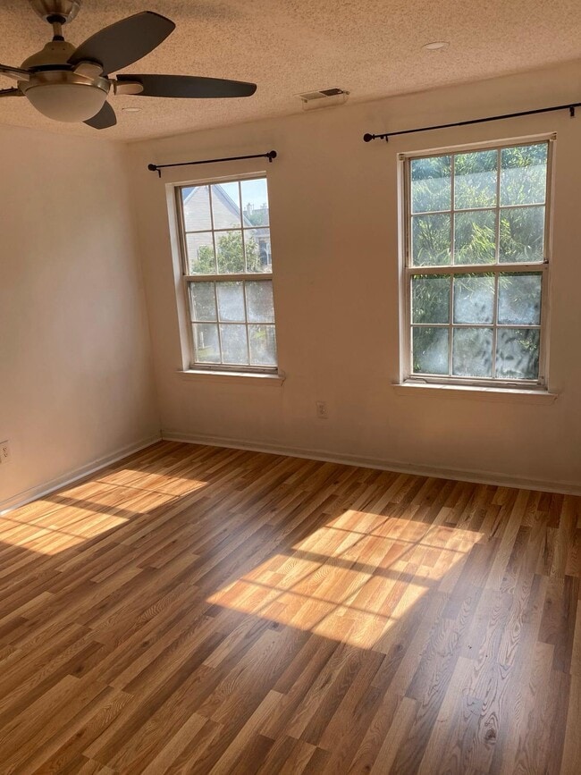 Building Photo - 40 Walnut St