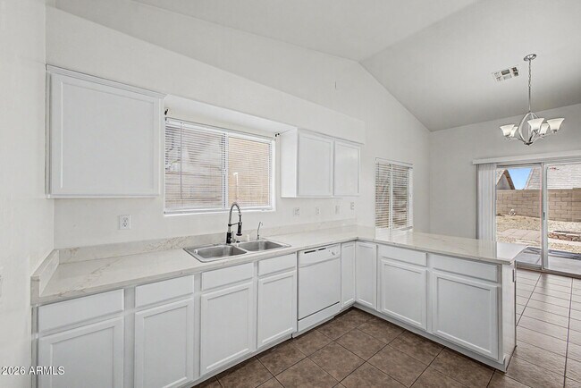 Building Photo - 930 E Harwell Rd
