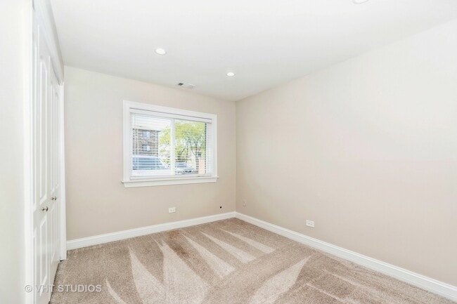 Building Photo - 9119 Lincoln Ct