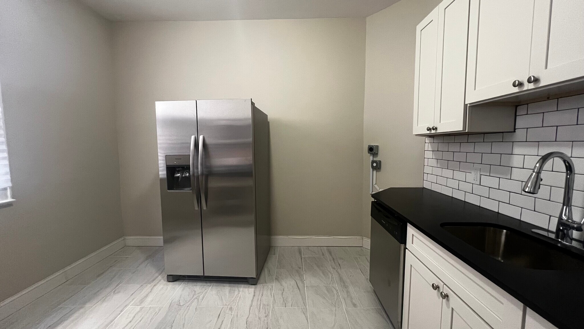 KITCHEN - 516 Monastery Pl