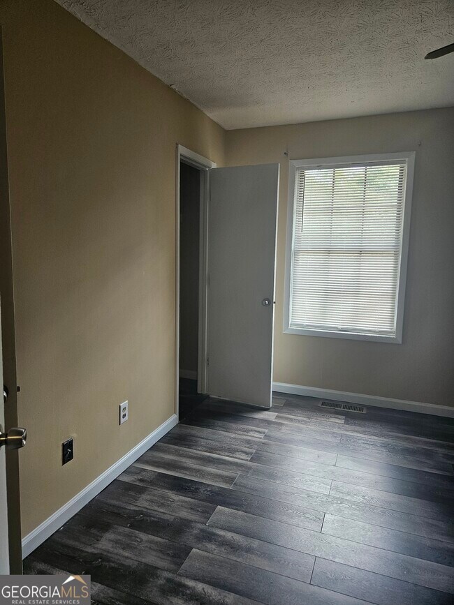 Building Photo - 3195 Highpoint Ct