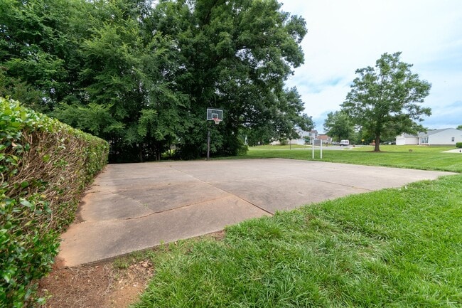 Building Photo - Lovely home in Monroe!