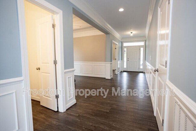 Building Photo - 2425 Morgans Point Dr