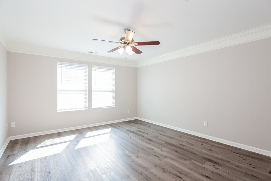 Building Photo - 6500 Bluegill Rd