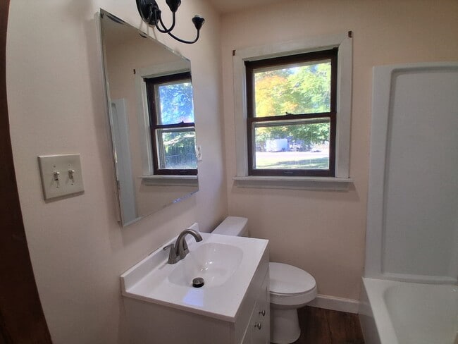 Building Photo - 108 N Webster St