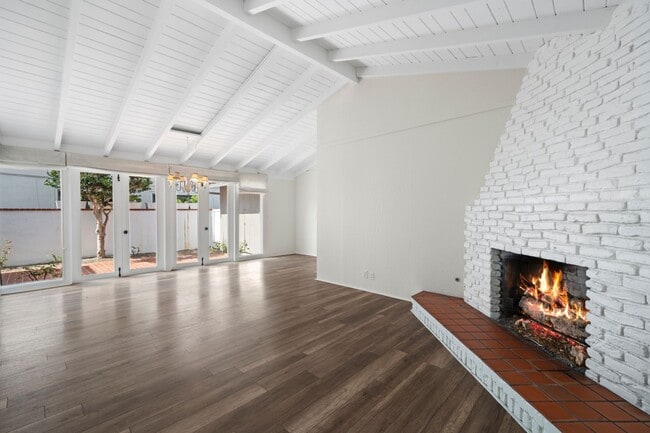 Building Photo - Lido Island Living at Its Best