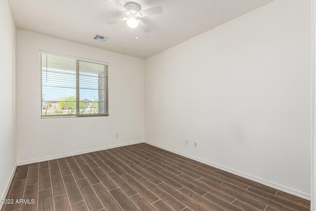 Building Photo - 8759 S 168th Dr