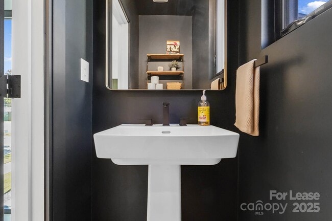 Building Photo - 3301 Spencer St