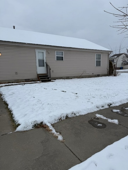 Building Photo - 28913 Annapolis Ave