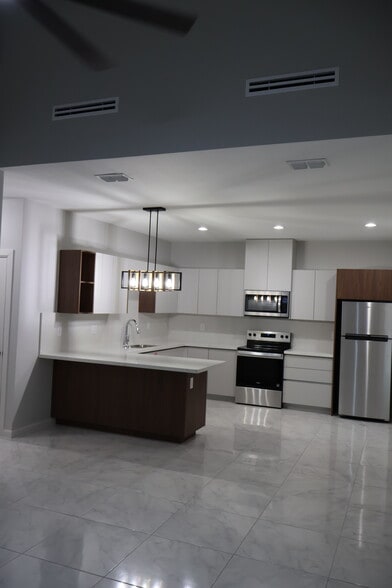 kitchen - 1005 Hidden Hills St